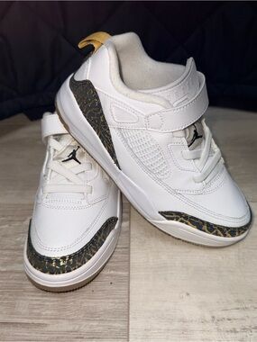 Air Jordan Spizike Low White Metallic Gold Black Kids 2Y Sneakers New no box